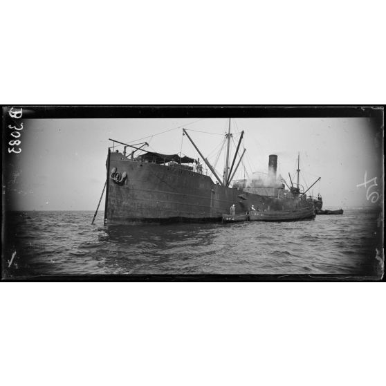 Rade de Casablanca, la Marne, navire charbonnier qui ravitaille le port de Casablanca. [légende d’origine]