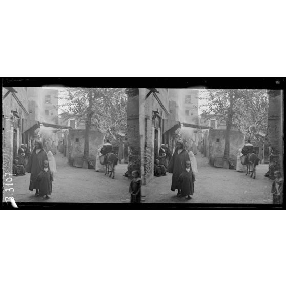 Fez, les souks arabes. [légende d’origine]