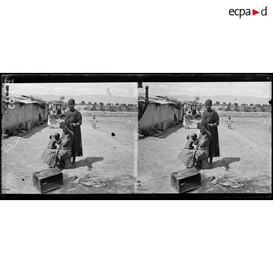 Meknès, au camp des femmes sénégalais. [légende d’origine]