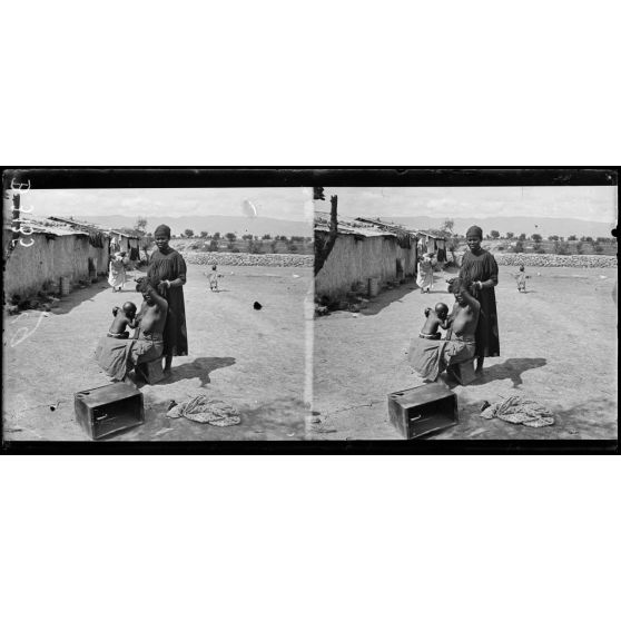 Meknès, au camp des femmes sénégalais. [légende d’origine]