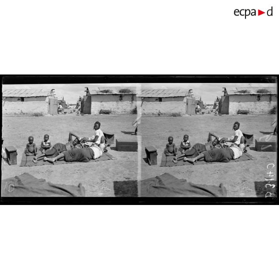 Meknès, au 1er plan sénégalaise faisant la sieste. [légende d’origine]