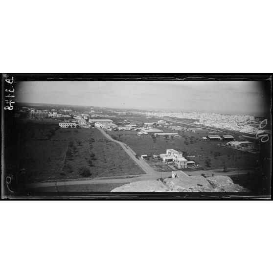 Panorama de Salé et Rabat séparés par l’oued. [légende d’origine]