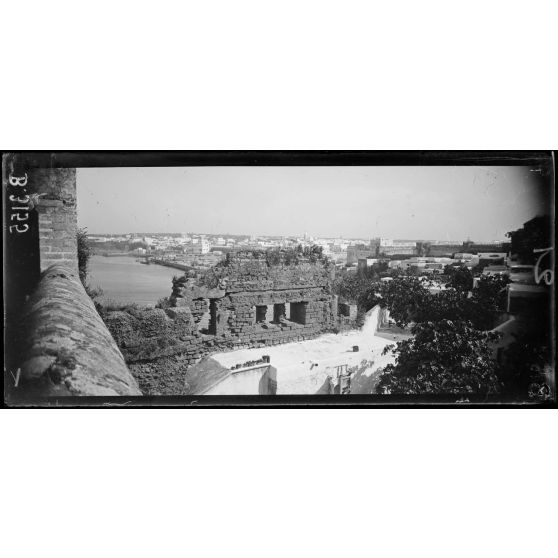 Rabat, un coin des remparts. [légende d’origine]