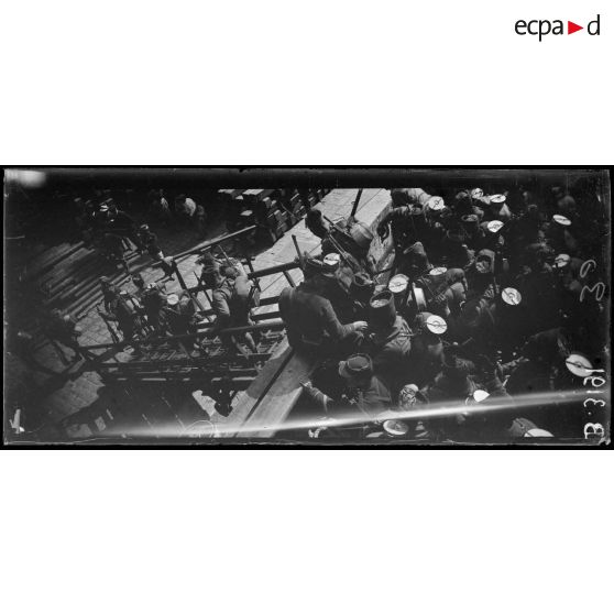Marseille, débarquement de sénégalais. [légende d’origine]