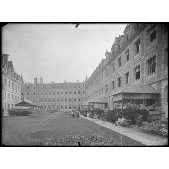 Neuilly, hôpital américain. [légende d’origine]