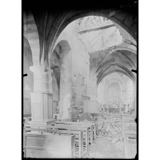Barcy (Seine-et-Marne), l’église, le choeur. [légende d’origine]