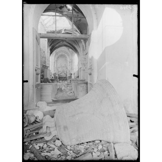 Barcy (Seine-et-Marne), l’église, le choeur. [légende d’origine]