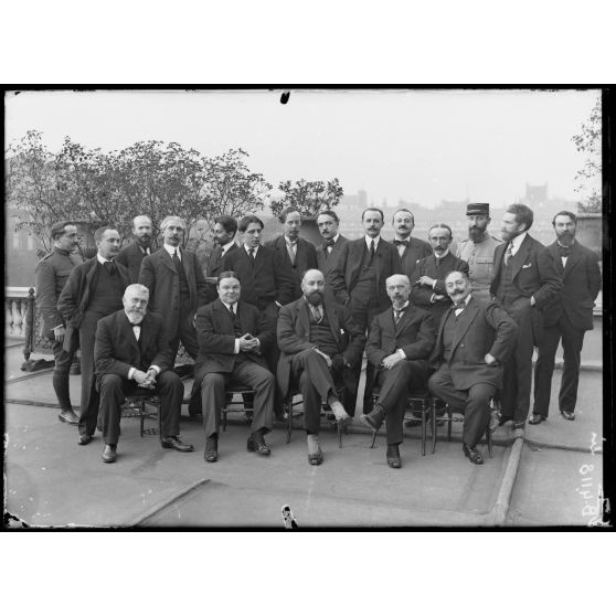Paris. Sous-secrétariat des Beaux-Arts. Palais-Royal. M. Dalimier, sous-secrétaire d'État et ses collaborateurs. [légende d'origine]