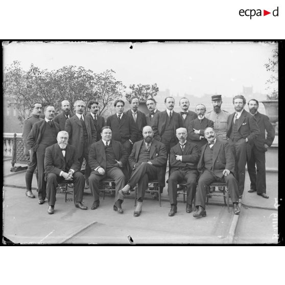 Paris. Sous-secrétariat des Beaux-Arts. Palais-Royal. M. Dalimier, sous-secrétaire d'État et ses collaborateurs. [légende d'origine]