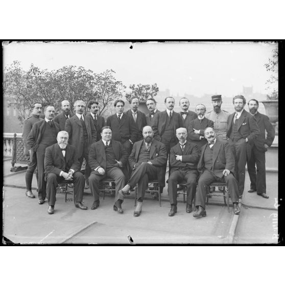 Paris. Sous-secrétariat des Beaux-Arts. Palais-Royal. M. Dalimier, sous-secrétaire d'État et ses collaborateurs. [légende d'origine]