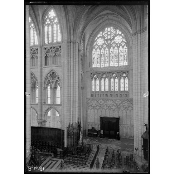 Meaux (Seine-et-Marne), la cathédrale, transept sud. [légende d’origine]