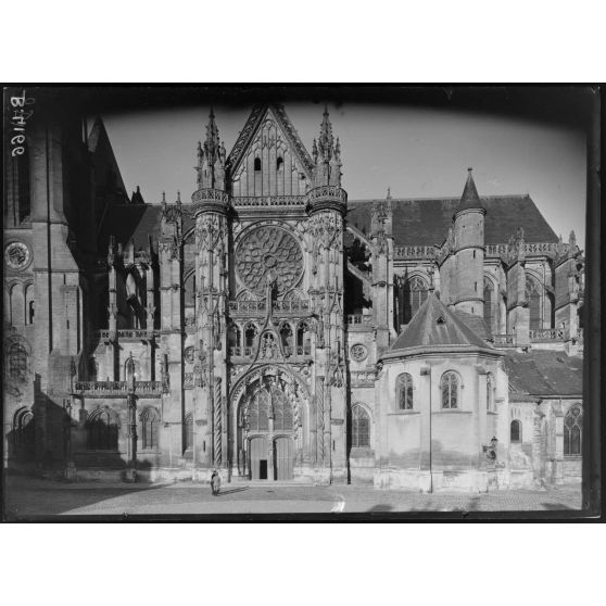 Senlis (Oise), la cathédrale, portail sud. [légende d’origine]