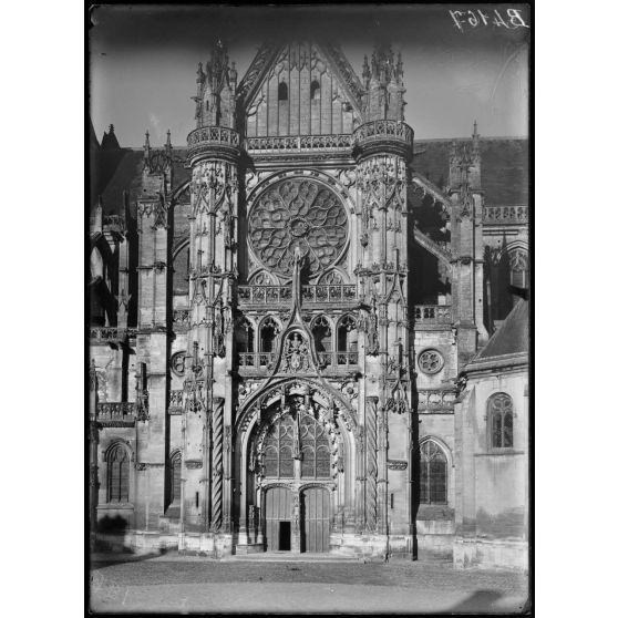 Senlis (Oise), la cathédrale, portail sud. [légende d’origine]