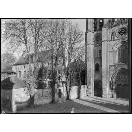 Senlis (Oise), la cathédrale, portail ouest. [légende d’origine]