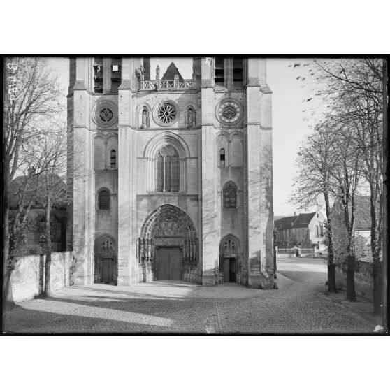 Senlis (Oise), la cathédrale, portail ouest. [légende d’origine]