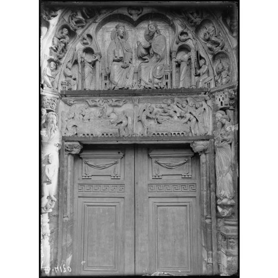 Senlis (Oise), la cathédrale, linteaux du portail ouest. [légende d’origine]