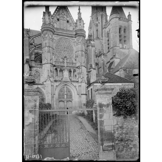 Senlis (Oise), la cathédrale, portail nord. [légende d’origine]