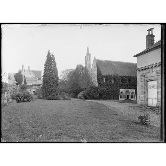 Senlis (Oise), demeure des rois de France, de Clovis à Henri IV. [légende d’origine]
