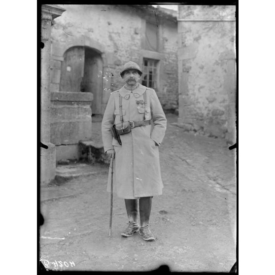 Regret (Meuse). Le commandant Nicolaï qui est entré le premier dans le fort de Douaumont. [légende d'origine]