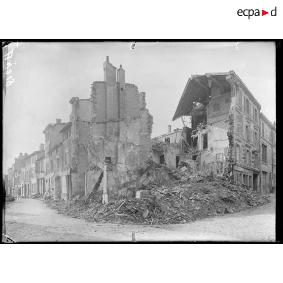 Verdun, rue Neuve et rue St Esprit. [légende d’origine]