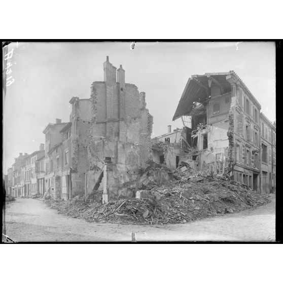 Verdun, rue Neuve et rue St Esprit. [légende d’origine]