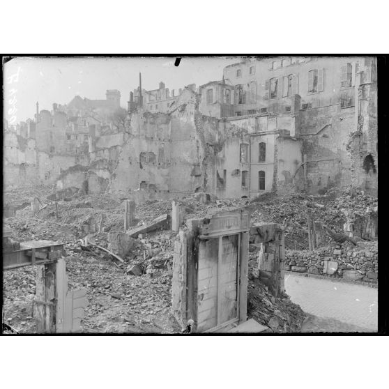 Verdun, rue Mazel et rue St Esprit. [légende d’origine]