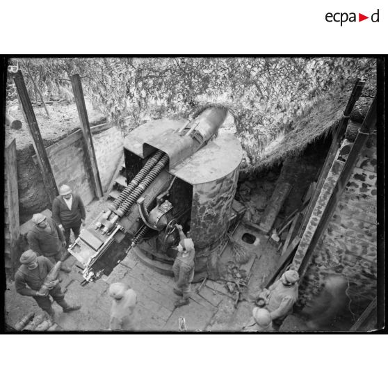 Belrupt (près). Canon de 140 mm de marine casematé en position. [légende d'origine]