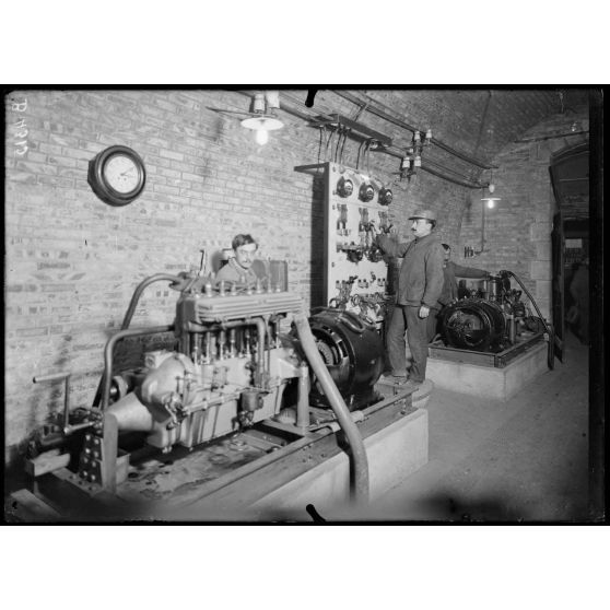 Verdun, la citadelle, groupe électrogène. [légende d’origine]