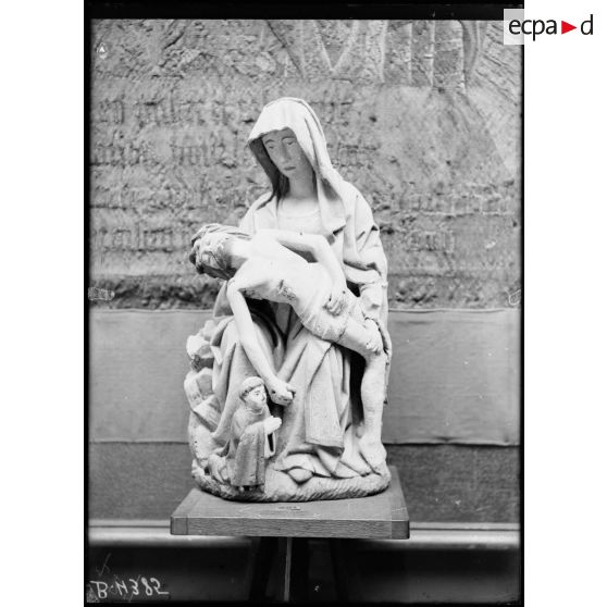 Petit Palais, exposition des œuvres d’arts mutilées, descente de croix, bois, église Vitrimont (Meurthe-et-Moselle). [légende d’origine]