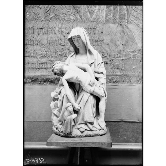 Petit Palais, exposition des œuvres d’arts mutilées, descente de croix, bois, église Vitrimont (Meurthe-et-Moselle). [légende d’origine]