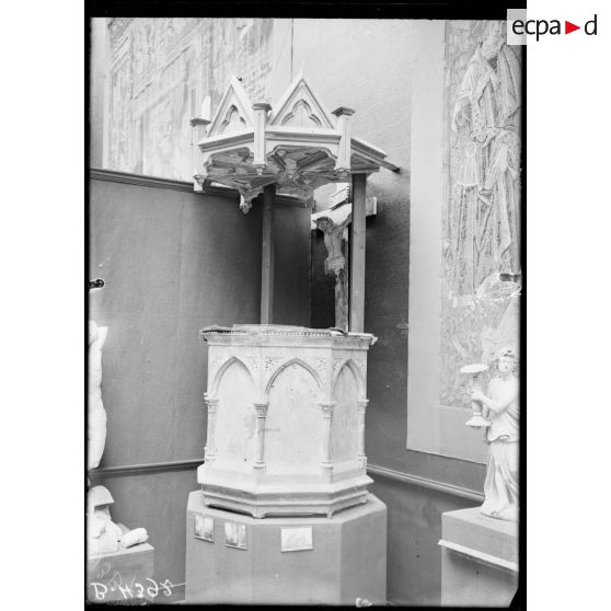 Petit Palais, exposition des œuvres d’arts mutilées, chaire de l’église de Bétheny (Marne). [légende d’origine]
