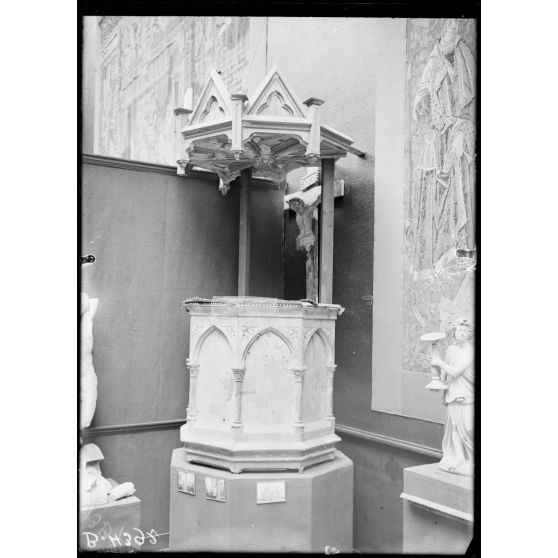 Petit Palais, exposition des œuvres d’arts mutilées, chaire de l’église de Bétheny (Marne). [légende d’origine]