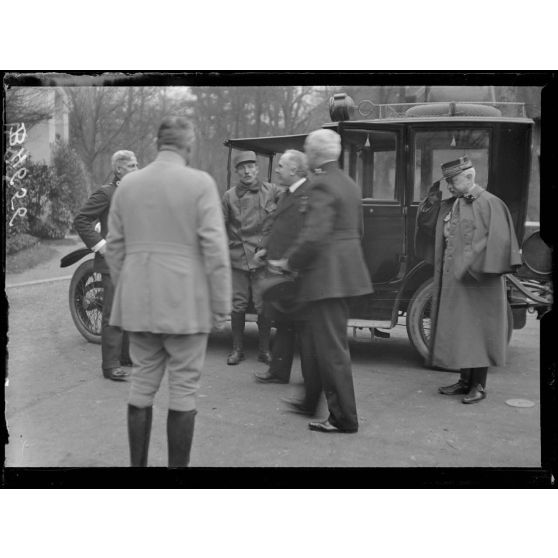 Ambulance néerlandaise du Pré Catalan. Arrivée de Monsieur Justin Godart. [légende d'origine]