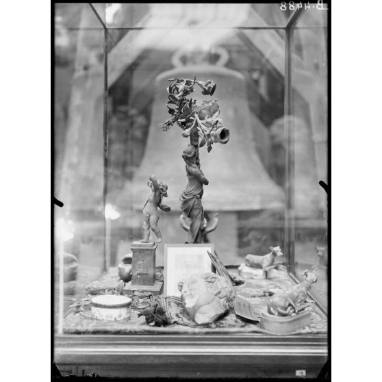 Petit Palais, objets d’art incendiés dans le manoir de Baron (Oise), propriété de M. Albéric Magnard. [légende d’origine]