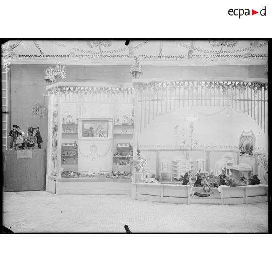 Paris, pavillon de Marsan, exposition des jouets (magasin du Printemps). [légende d’origine]