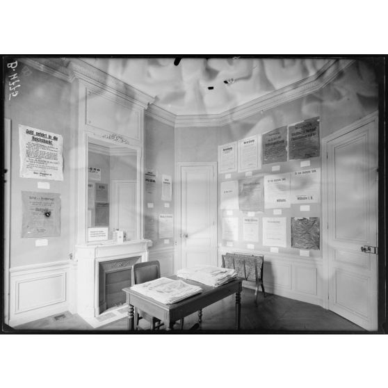 Paris, musée Leblanc, 6 avenue de Malakoff, la salle des affiches allemandes. [légende d'origine]