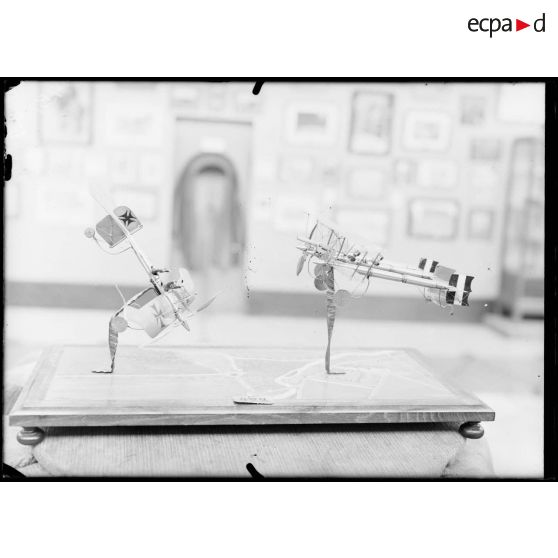 Paris, salon des Armées, combat aérien, par Fillion. [légende d’origine]