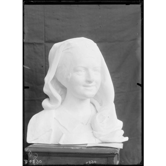 Paris, Salon des Armées, Mon infirmière, buste plâtre, de Chauvel. [légende d’origine]