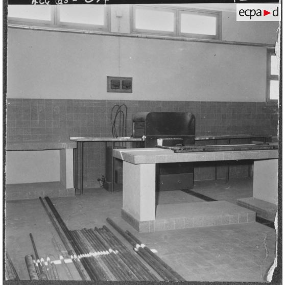 Beni Messous. Camp Basset. Nouvelle cuisine moderne du centre d'instruction du train n°160 (CIT 160).