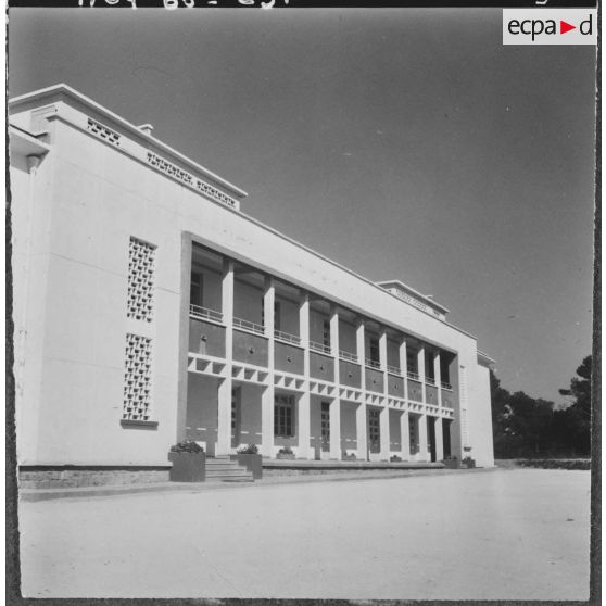 Beni Messous. Camp Basset. Batiments du centre d'instruction du train n°160 (CIT 160) et de la compagnie de circulation routière n°210 (CCR 210).