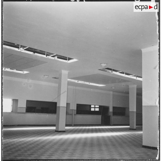 Beni Messous. Camp Basset. Nouvelle cuisine moderne du centre d'instruction du train n°160 (CIT 160).