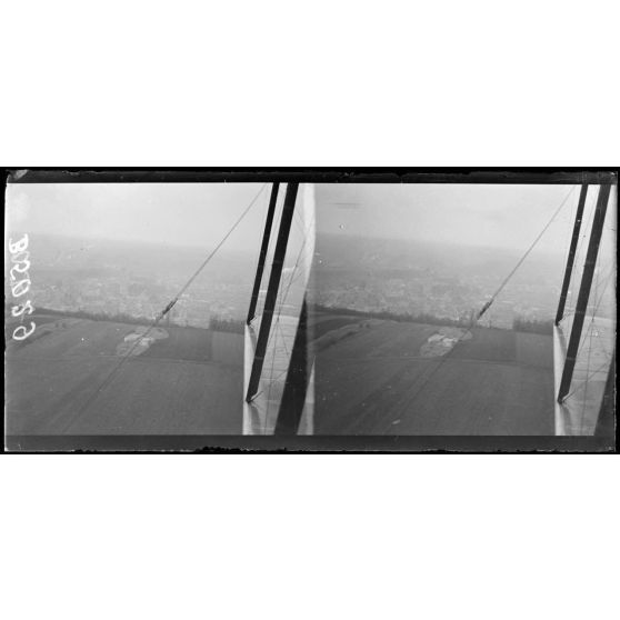 Etampes, vue prise d’un Farman en vol. [légende d’origine]