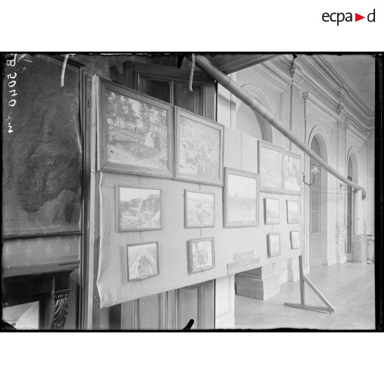 Paris, mairie du 1er arrondissement, exposition de la section photographique de l'armée. [légende d’origine]