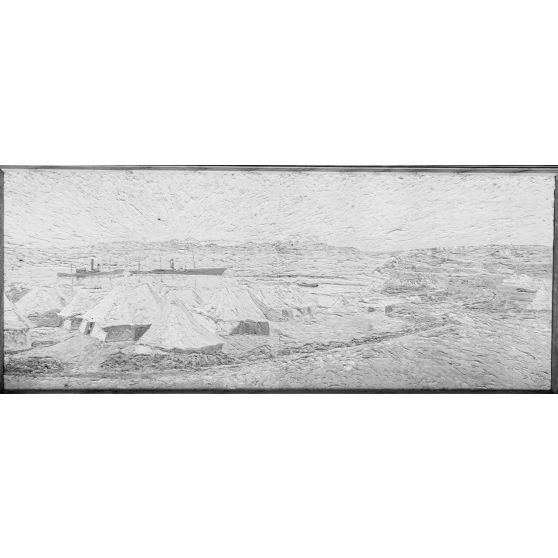 Paris, galerie Druet. Exposition d'oeuvres de Henry Valensi, artiste attaché au QG du corps expéditionnaire des Dardannelles. Camp anglais, plage W. et port Talbot. [légende d’origine]