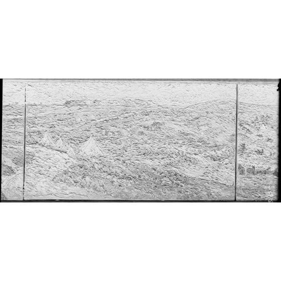 Paris, galerie Druet. Exposition d'oeuvres de Henry Valensi. Panorama du camp français pris des batteries d'Ertugrul.. [légende d’origine]