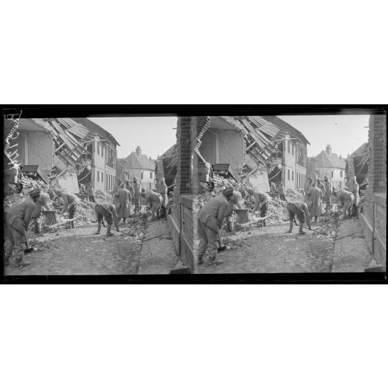 Noyon, rue du Gard. [légende d’origine]