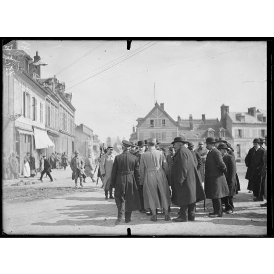 Noyon. Le président visite la ville. [légende d'origine]