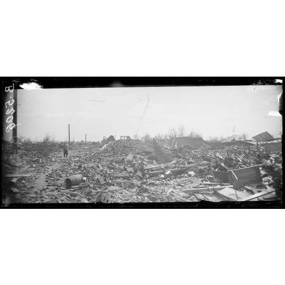 Tergnier (Aisne), ruines dans la ville. [légende d'origine]