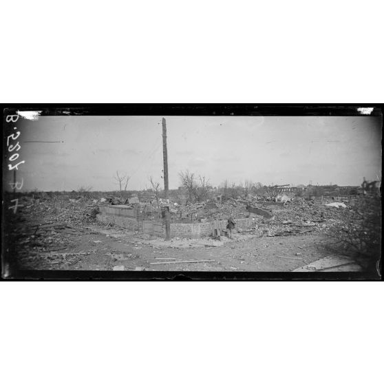 Tergnier (Aisne), la rue de la mairie. [légende d'origine]