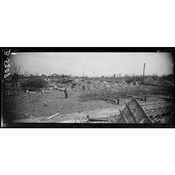 Tergnier (Aisne), place de la mairie. [légende d'origine]